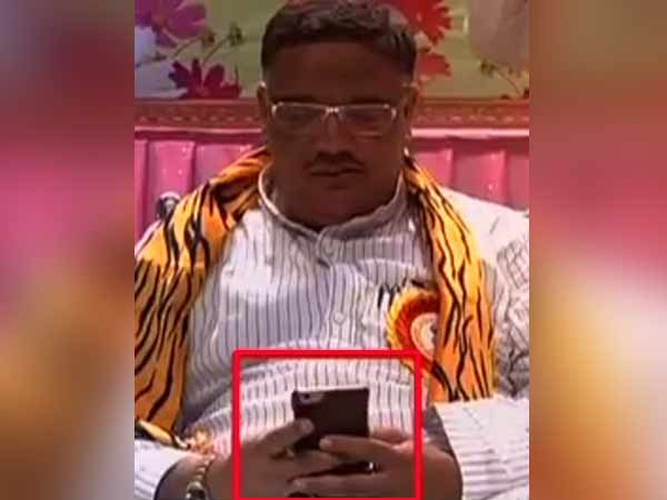 ஆபாச படம்