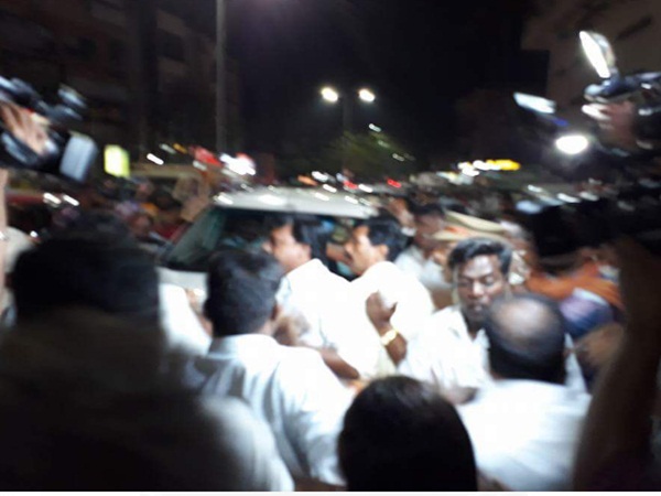 Karunanidhi health: DMK cadre attacks Vaiko Karunanidhi health: DMK cadre attacks Vaiko
