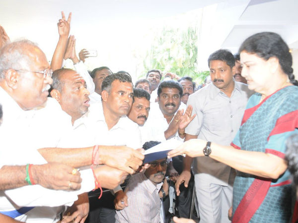 நாலரை வருடத்திற்குள்