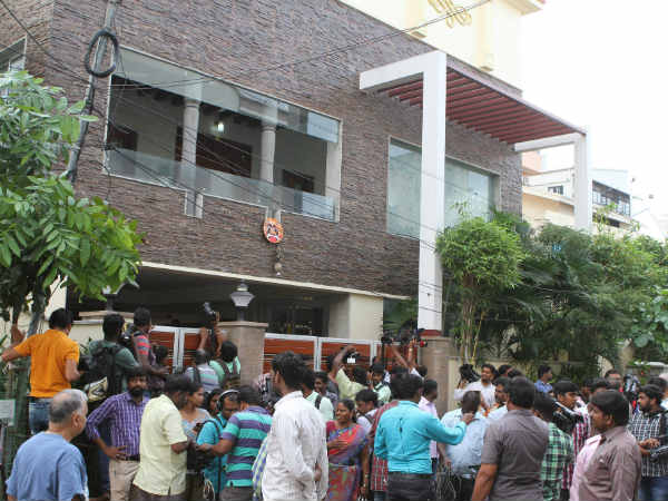 மணல் குவாரிகளுக்கு சலுகை