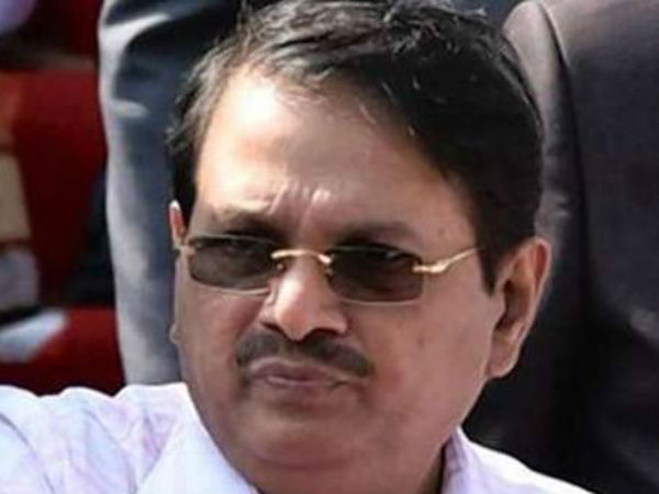 அதிகாரிகளின் லாபி