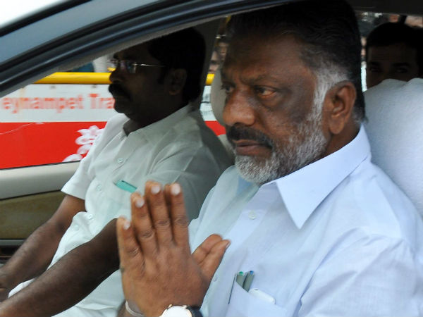 எம்ஜிஆர் சிலையை ஓபிஎஸ் திறக்கட்டும்