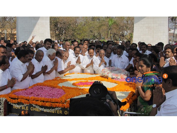 குவிந்த தொண்டர்கள்