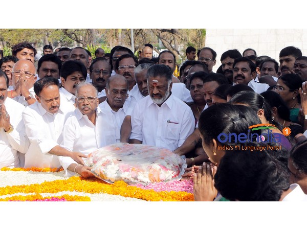 போயஸ் தோட்டத்தில் சசிகலா