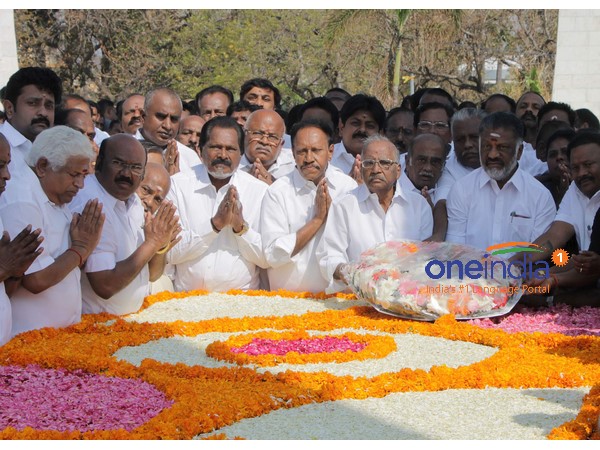 ஜெயலலிதாவுக்கும் அஞ்சலி