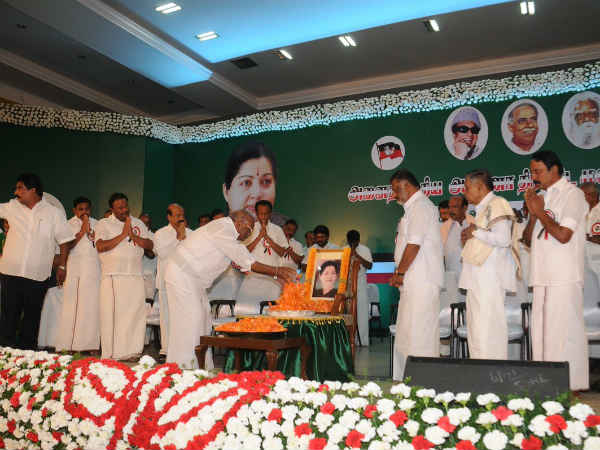 சசிக்கு ஆதரவு