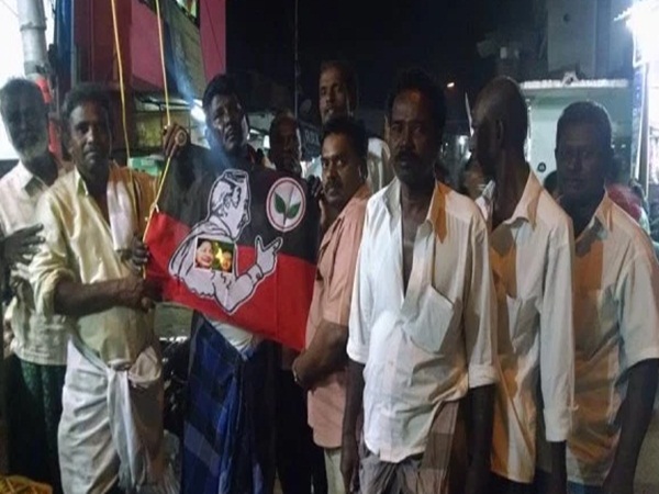 Jayalalithaa's niece Deepa Jayakumar supporters hoisted AIADMK flag Jayalalithaa's niece Deepa Jayakumar supporters hoisted AIADMK flag
