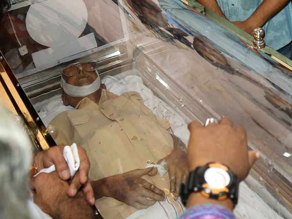 Body of Cho Ramaswamy cremated Body of Cho Ramaswamy cremated