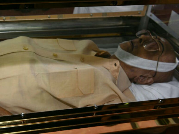 Union Minister Mahesh Sharma arrives to pay tributes to Cho Ramaswamy death Union Minister Mahesh Sharma arrives to pay tributes to Cho Ramaswamy death