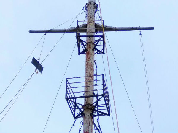 Vardha cyclone, storm warning No.8 hoisted at Nagai and cuddalore Vardha cyclone, storm warning No.8 hoisted at Nagai and cuddalore