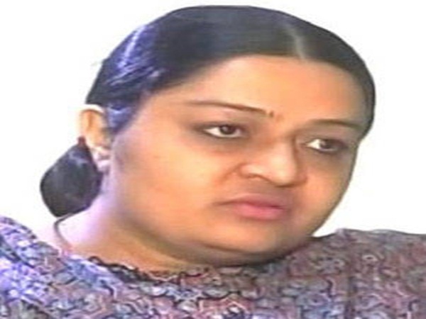 Deepa paid Floral Tributes to MGR Deepa paid Floral Tributes to MGR