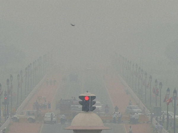 Heavy fog in Delhi rail, flights delayed! Heavy fog in Delhi rail, flights delayed!