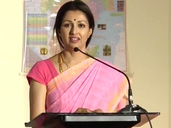 ADMK cadres protest aganist of actor gautami ADMK cadres protest aganist of actor gautami