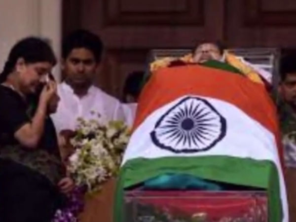 Astrologers create new panic on Jayalalitha's soul! Astrologers create new panic on Jayalalitha's soul!
