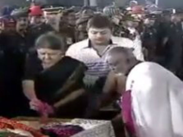 Jayalalitha cremation today evening 4.30 pm at Marina Beach Jayalalitha cremation today evening 4.30 pm at Marina Beach