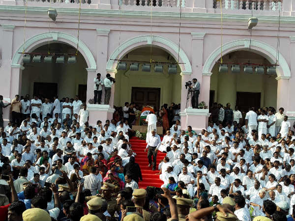 Jayalalitha mortal at poes garden house Jayalalitha mortal at poes garden house