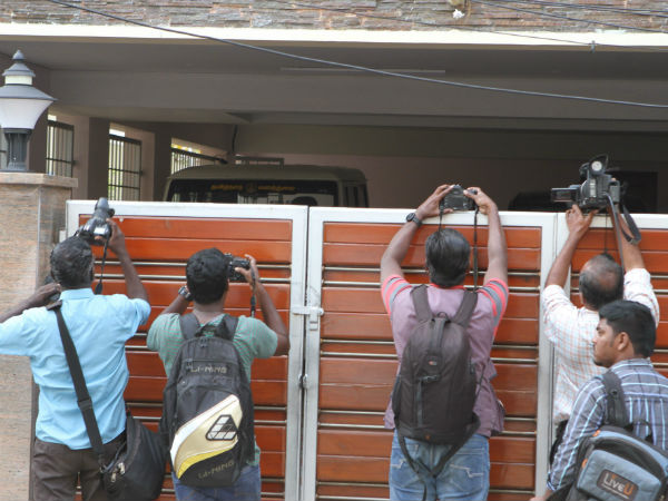IT department raids TN Chief Secretary Ram Mohan Rao's house IT department raids TN Chief Secretary Ram Mohan Rao's house