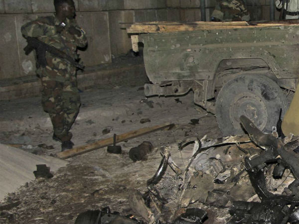 Somalia conflict: Huge blast rocks Mogadishu port area Somalia conflict: Huge blast rocks Mogadishu port area