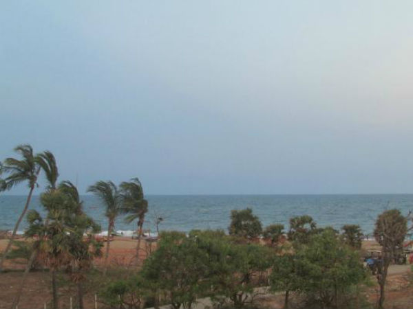 Cyclone Vardah: Pudhucherry high alert - Resorts closed Cyclone Vardah: Pudhucherry high alert - Resorts closed