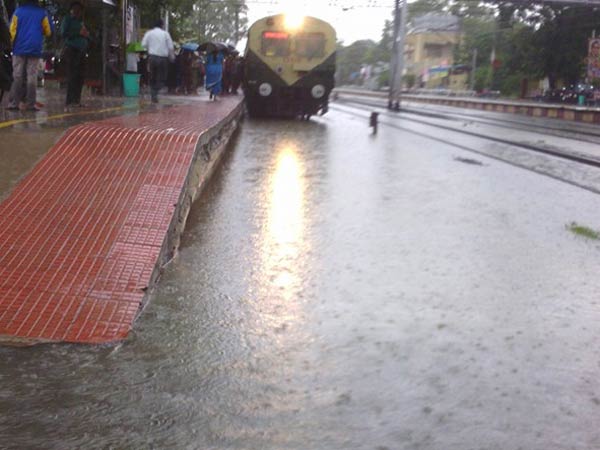 Suburban services start to run in Chennai Suburban services start to run in Chennai