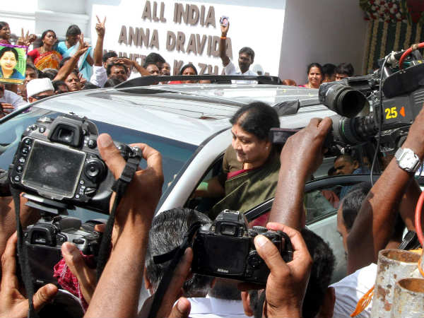 குழப்பத்தில் தொண்டர்கள்