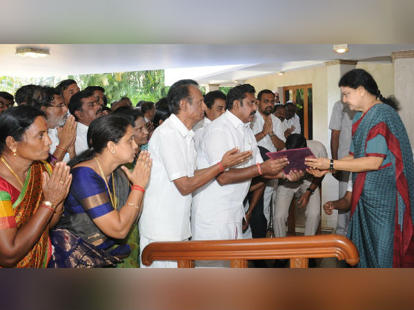 சசிகலாவரை வரவேற்க காரணம்