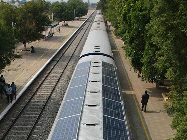 4.8கி.வாட் மின்சாரம் தயாரிக்கும் ரயில்