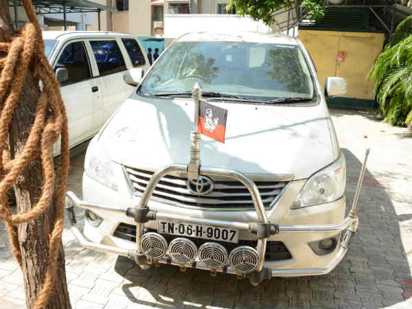 பழிசுமப்பதாக ஆதங்கம்