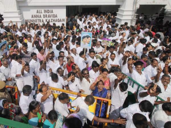 தலைதெறிக்க ஓடிய சசி கோஷ்டி