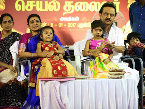 ஸ்டாலினுக்கு மரியாதை