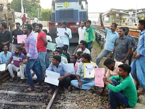 நாலாபக்கமும் முற்றுகை