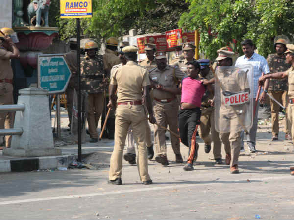 அப்பாவிகளை கைது செய்வதா?
