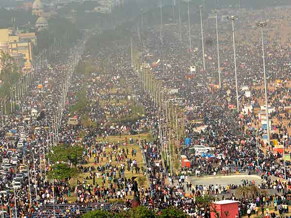 சமூக விரோதிகளாக சித்தரிப்பு
