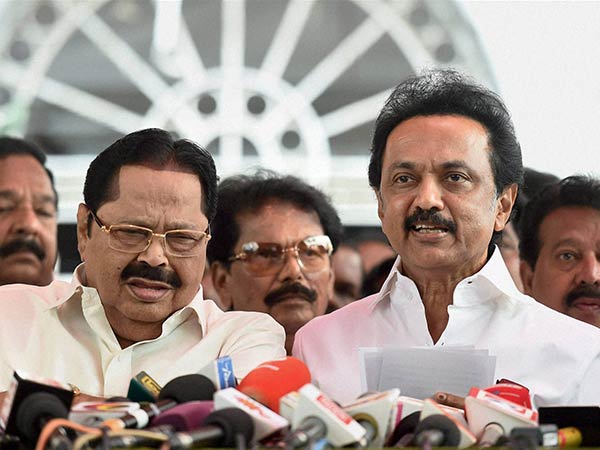 மக்கள் கவனிக்கிறார்கள்