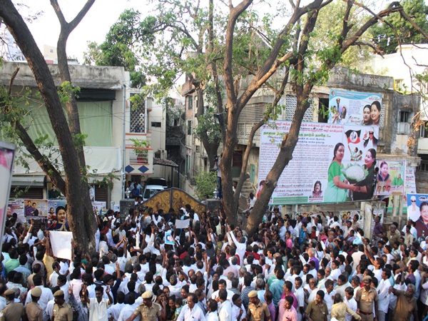 Deepa may start new political party Deepa may start new political party