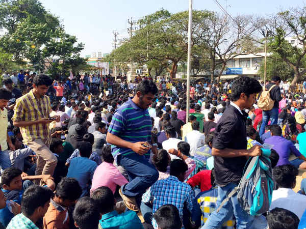 Girls power Jallikattu agitation in Coimbatore Girls power Jallikattu agitation in Coimbatore