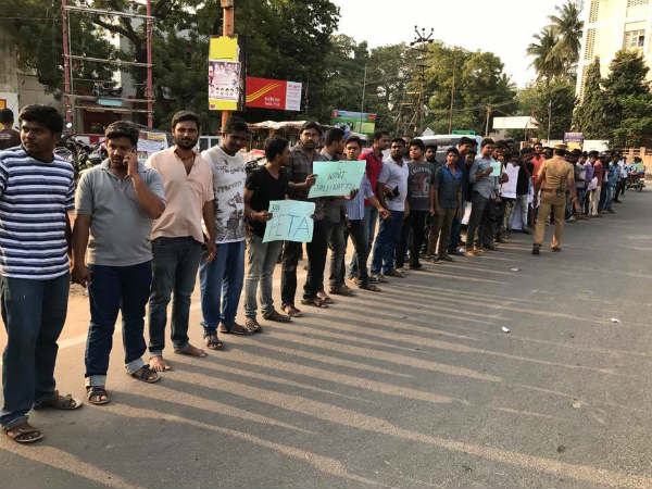 Jallikattu supporters protest in Vilupuram Jallikattu supporters protest in Vilupuram