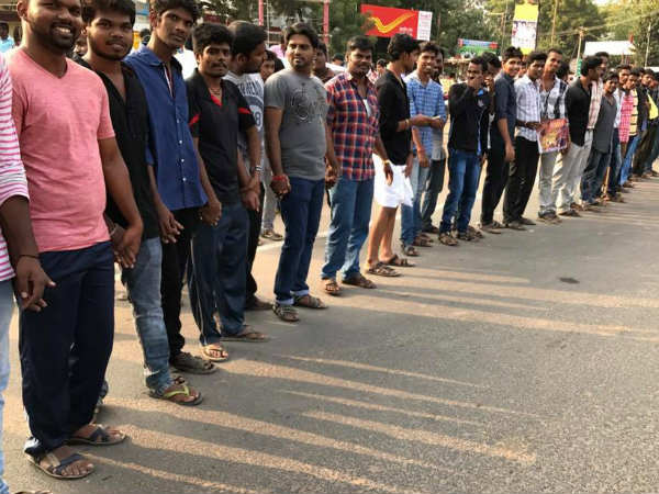 Jallikattu supporters protest in Vilupuram Jallikattu supporters protest in Vilupuram