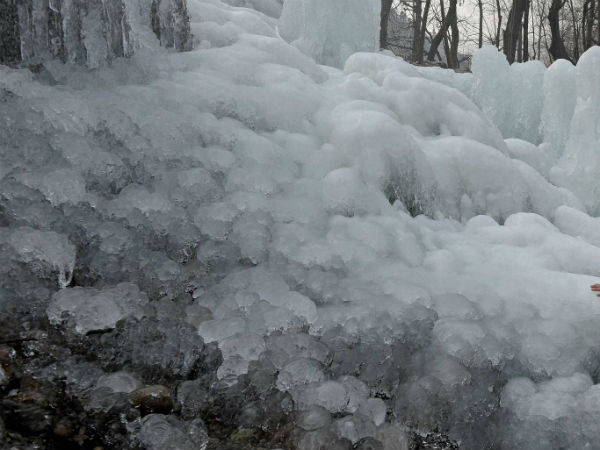 Avalanche hits army camp in JK Avalanche hits army camp in JK