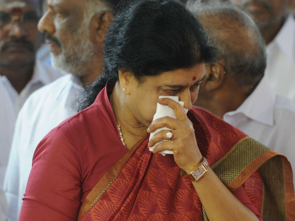 Sasikala upsets over Delhi message on Assest Case verdict date Sasikala upsets over Delhi message on Assest Case verdict date