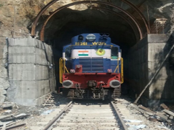 The test train movement between senkottai - Aryankavu The test train movement between senkottai - Aryankavu