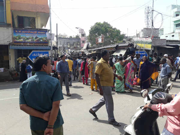 Police fires tear gas again at Triplicane Police fires tear gas again at Triplicane