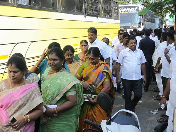 எம்எல்ஏக்களுக்கு எச்சரிக்கை