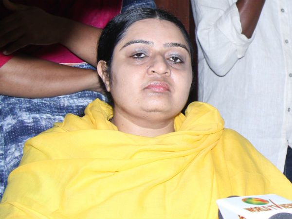 தீபா ஆதரவாளர்கள் புகர்