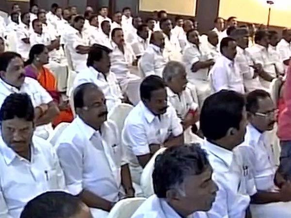 தொகுதிக்கு செல்ல அச்சம்