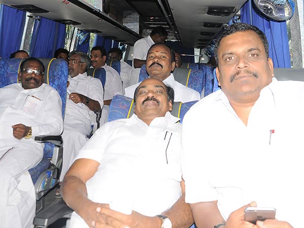 தொகுதிக்கு செல்ல வேண்டுமே