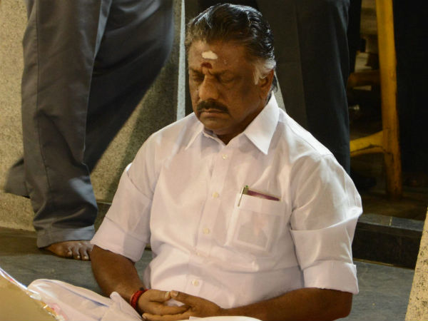 தேர்தல் ஆணையத்திடம் புகார்