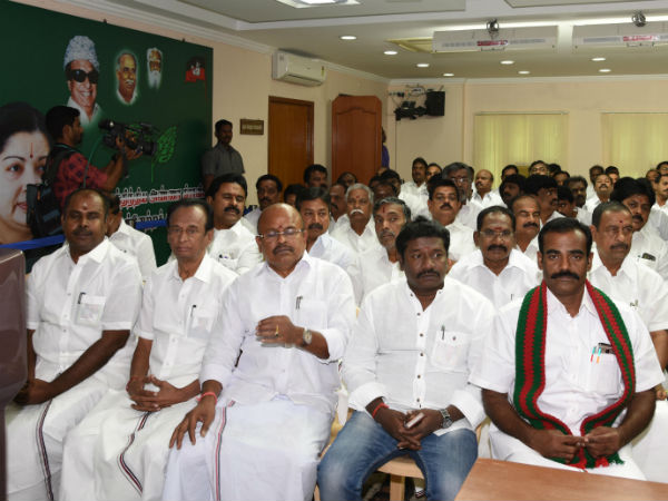 ஜனநாயக கேலிக்கூத்து