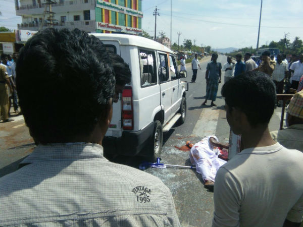போலீஸ் துப்பாக்கியால் கண்ணாடி உடைப்பு