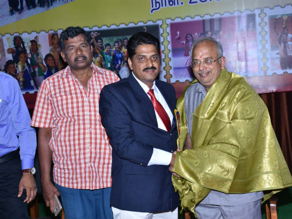 ஆசிரியர்களுக்கும் விருதுகள்